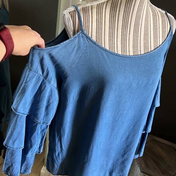 INC, cold shoulder, chambray top, bellowing sleeves, size 14, style factor 💯 - Picture 6 of 11